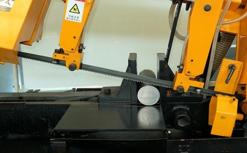 宜章数控带锯床自动送料精度会出现偏差吗？